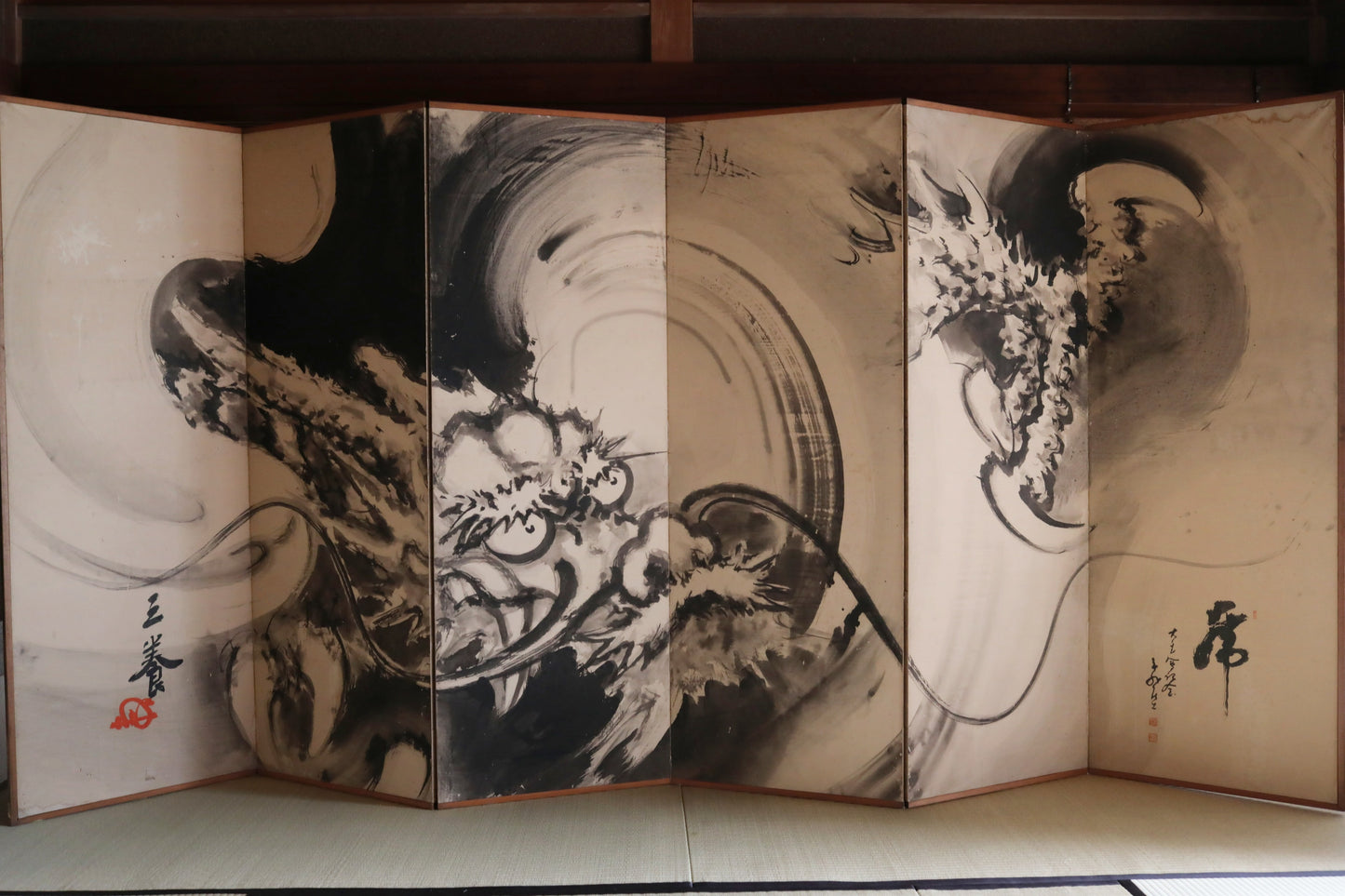 Japanese vintage furniture Byobu wind screen of Dragon with ink painting, with sign impressive hand painting H69.3in/H176cm