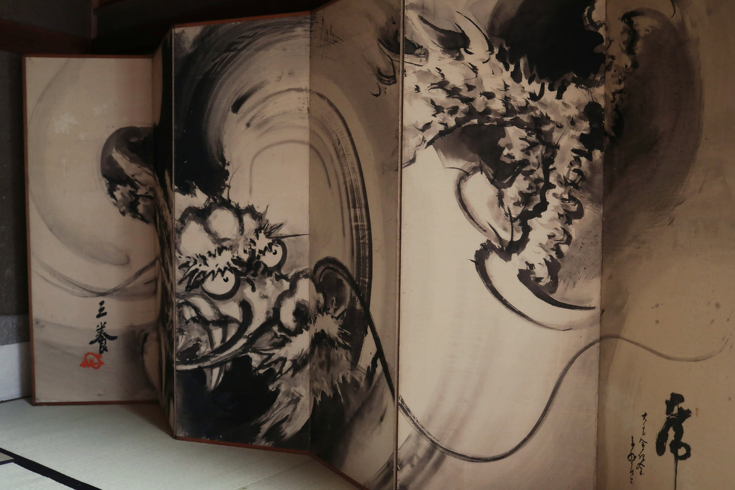 Japanese vintage furniture Byobu wind screen of Dragon with ink painting, with sign impressive hand painting H69.3in/H176cm