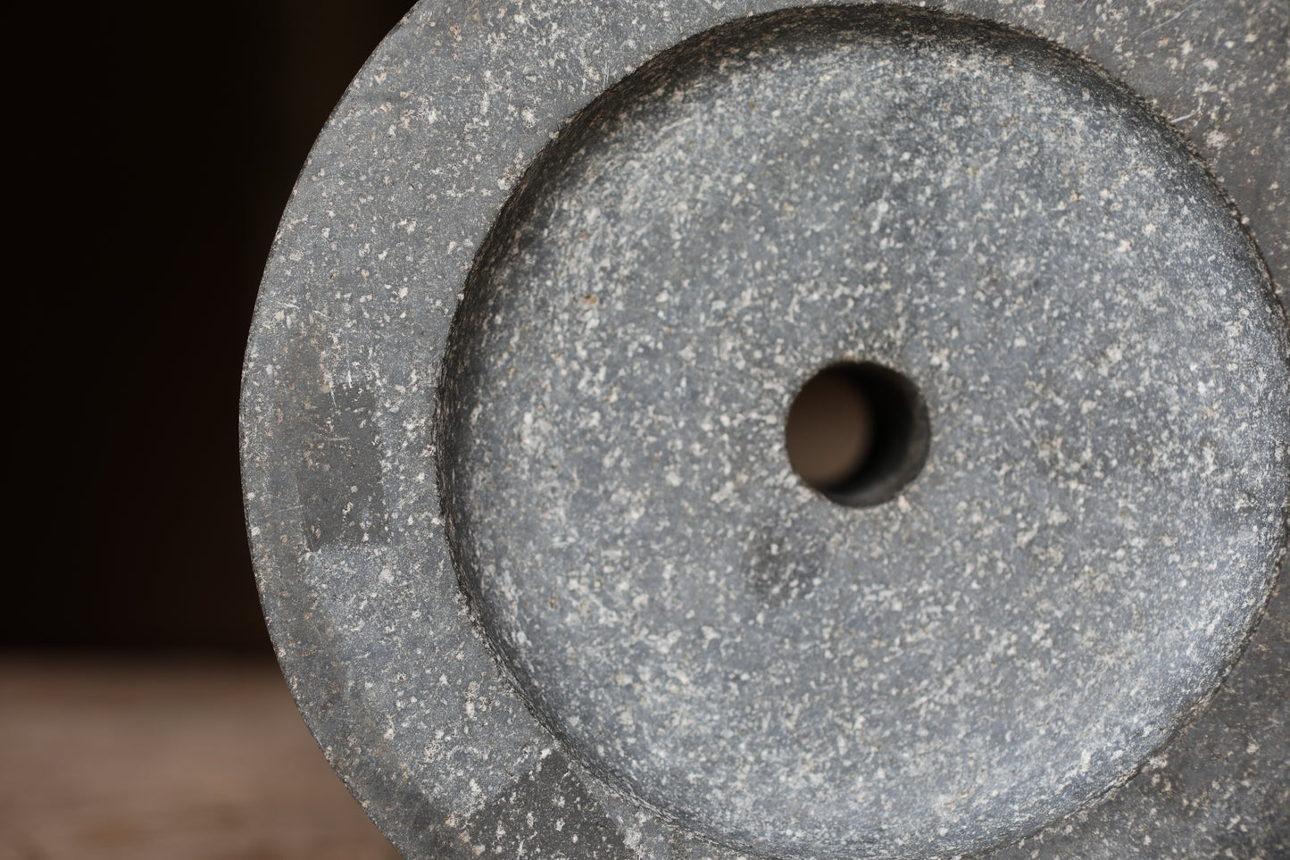 Japanese old stone mill for green tea powder, basalt quern-stones with wood handle, Matcha tea ceremony, (H7.7×W12.8in/19.5×32.5cm)