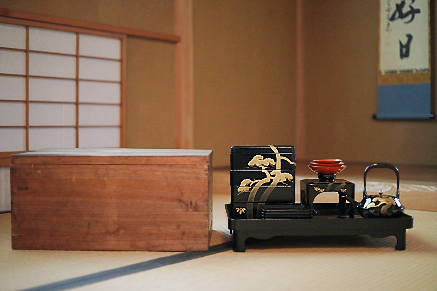 Japanese antique 1910s Gorgeous Lacquer full set Sake cup/ Pot/ Table/ box /plates /black gold pine crane MAKIE URUSHI 17.3in×12in/44×30.5cm