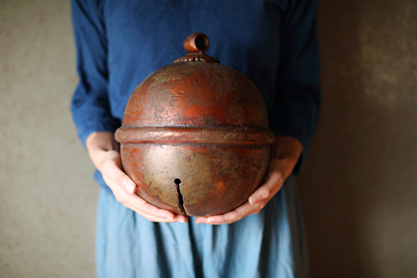 BIG! Japanese antique heavy bronze bell with the Hollyhock Crest, the family emblem of Tokugawa clan, memorial shrine bell, H10.6in/H27cm
