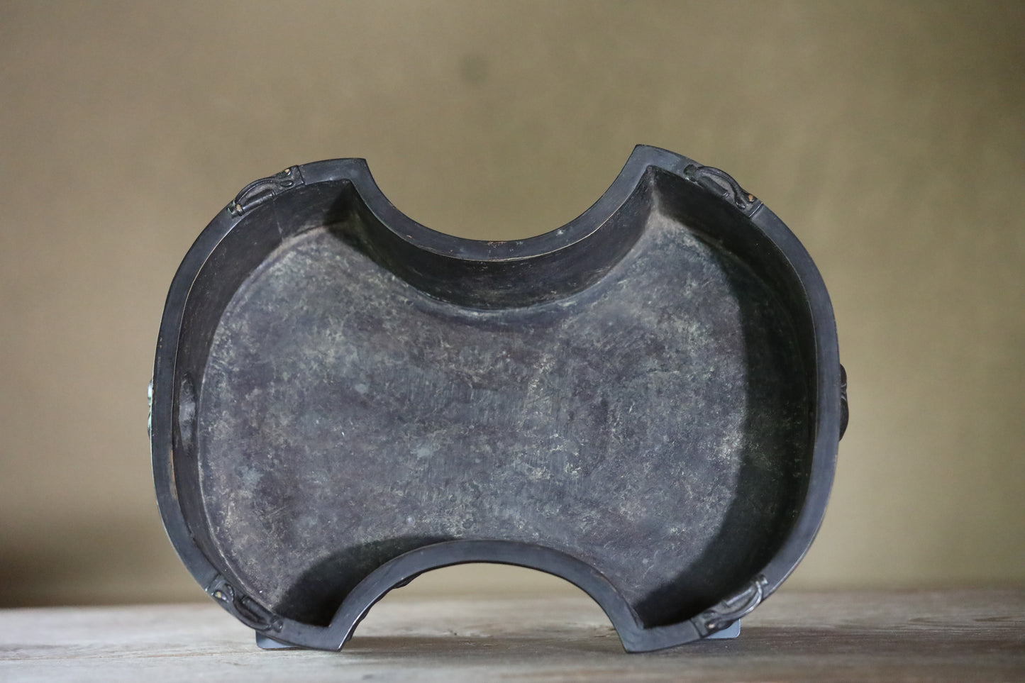 FINE! Japanese Antiques Lost Wax Bronze Basin 1890s weight shaped with dragon relief, SUIBAN, metal craft For IKEBANA W15×D10.6in/W38×D27cm