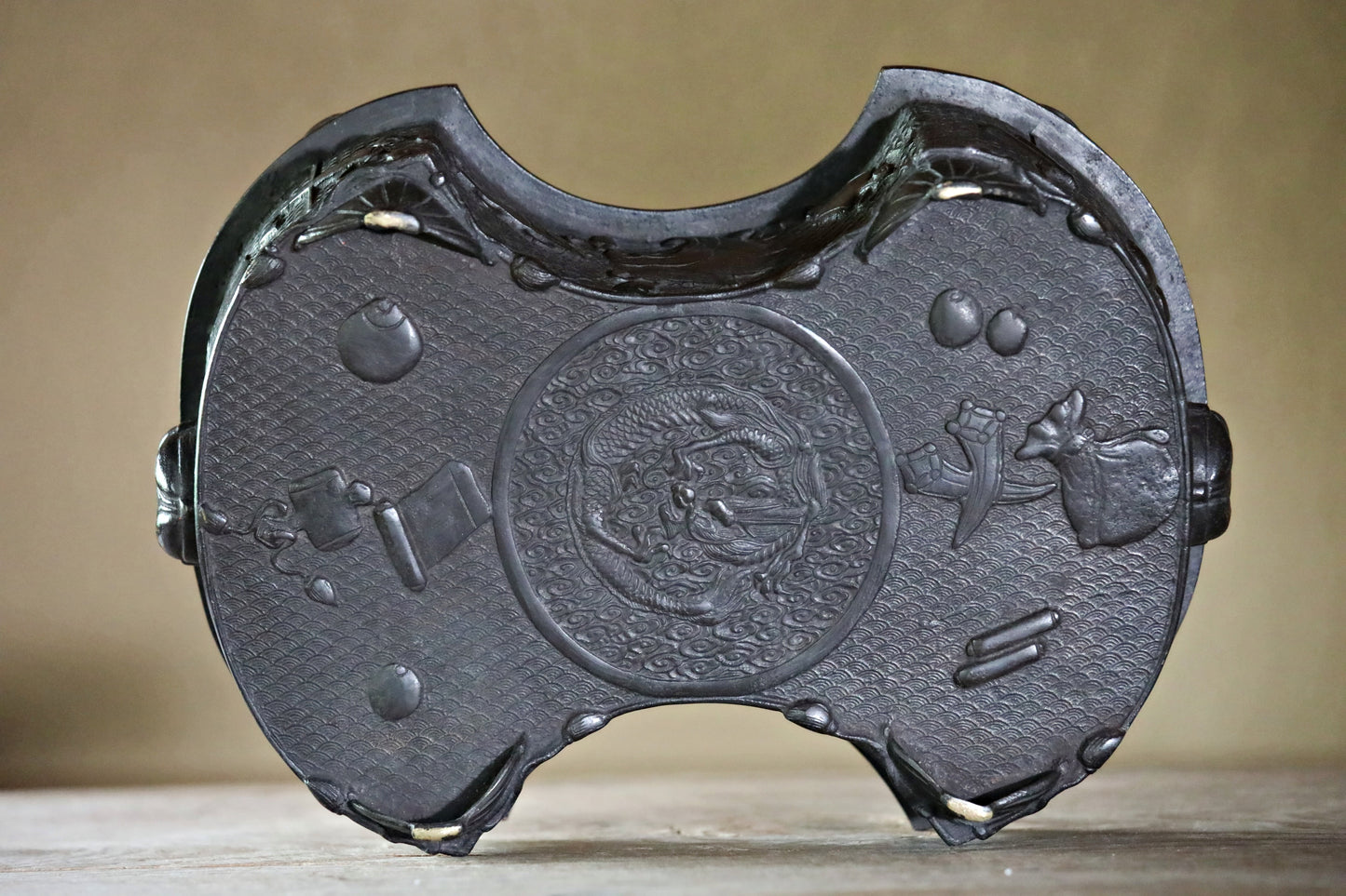 FINE! Japanese Antiques Lost Wax Bronze Basin 1890s weight shaped with dragon relief, SUIBAN, metal craft For IKEBANA W15×D10.6in/W38×D27cm