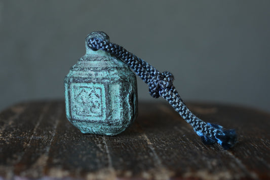Japanese vintage Bronze metal small bell with KANJI calligraphy 鈴(bell), key charm made of metal H1.4in×2in/ H3.5×5cm