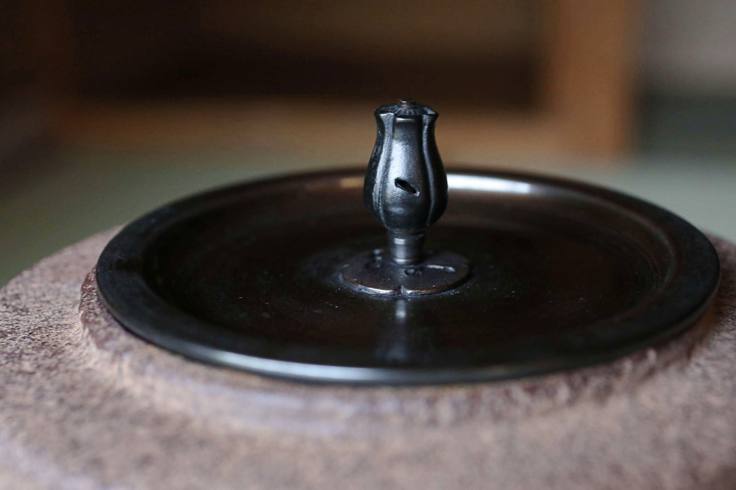 FINE! Japanese vintage cast iron kettle For brazier Tea ceremony with 政光 signed copper lid "Natsume-gama" Famous Kettle Master W8.3in/W21cm
