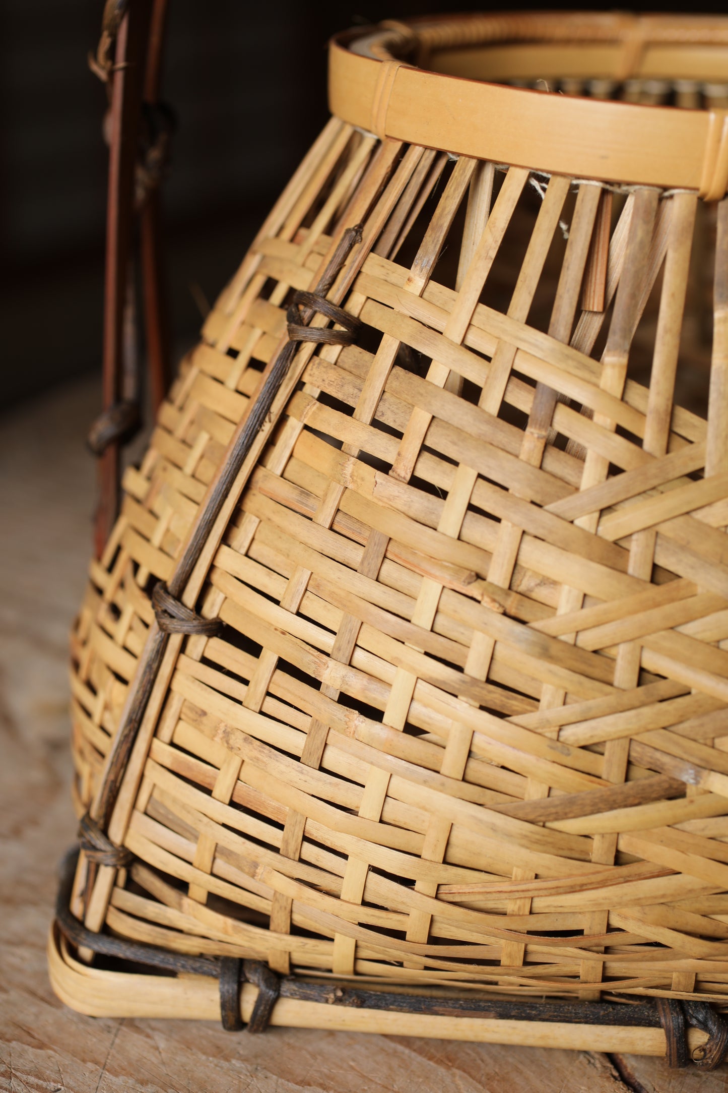 Japanese vintage bamboo woven basket , beautiful hand craft For IKEBANA Tea ceremony, Hana-kago 1970s H13×10in/H33×25.5cm