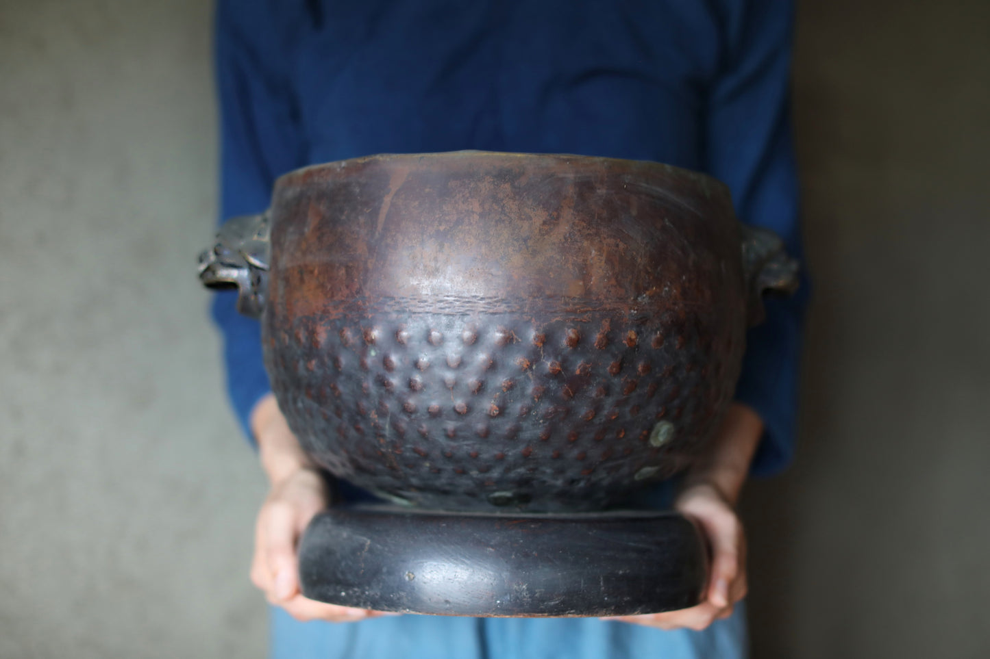 Japanese antique Bronze HIBACHI Blazer, plant pot cover with lion face handles, engraving, charcoal Fire Holder 1800s W14.4in/W36.5cm