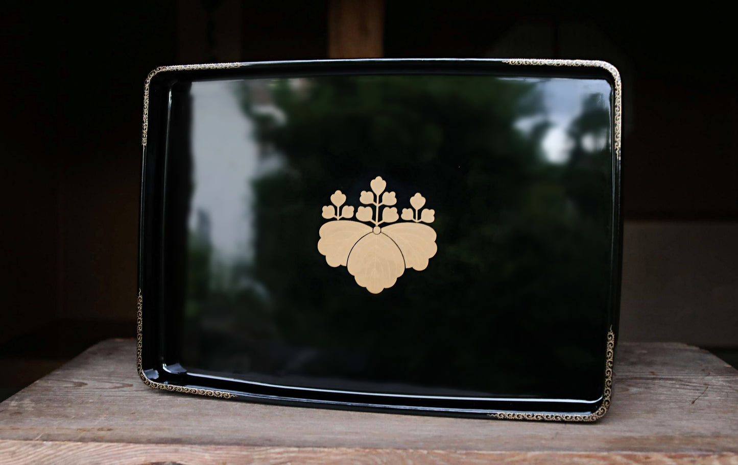 FINE! Japanese URUSHI lacquer Large tray OBON black gold Paulownia flower Family crest beautiful wooden Tea ceremony 21.3×15.1in/54.2×38cm