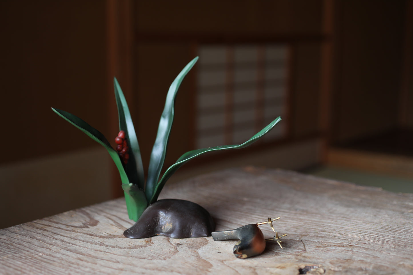 Japanese vintage bird and flower Rohdea japonica ornament figurine made of bronze For GIFT, H7.5in×W8.7in/H19×22cm