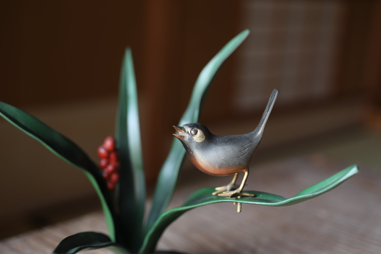 Japanese vintage bird and flower Rohdea japonica ornament figurine made of bronze For GIFT, H7.5in×W8.7in/H19×22cm