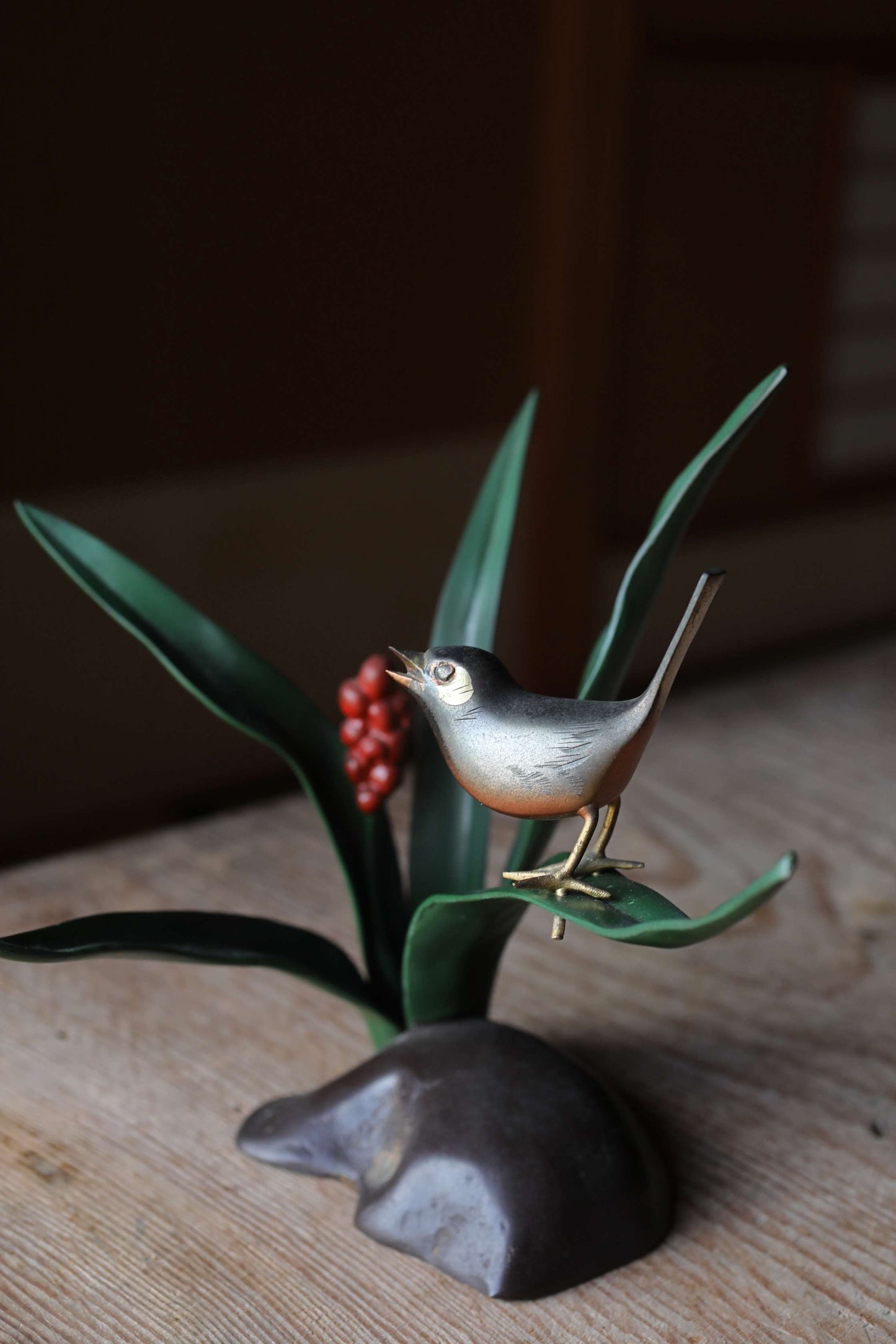 Japanese vintage bird and flower Rohdea japonica ornament figurine made of bronze For GIFT, H7.5in×W8.7in/H19×22cm