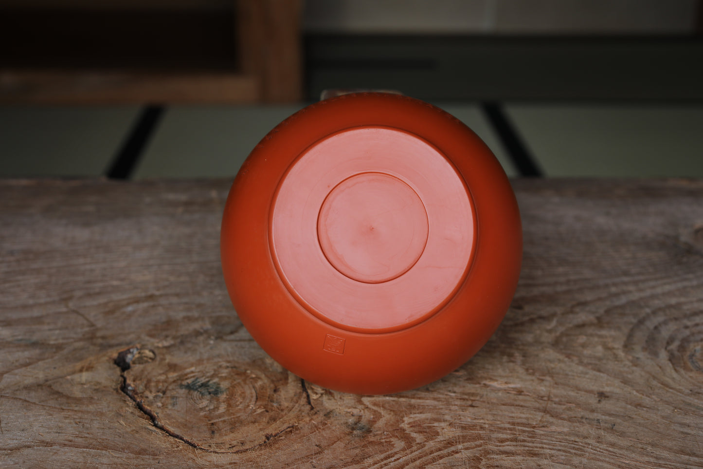 Japanese vintage Tokoname ware small HIBACHI brazier with Fine letter engraving hand craft red clay Kanji signed H4.3×6.5in/H11×16.5cm