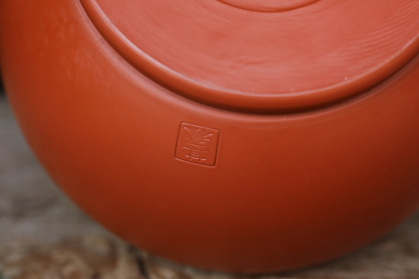 Japanese vintage Tokoname ware small HIBACHI brazier with Fine letter engraving hand craft red clay Kanji signed H4.3×6.5in/H11×16.5cm
