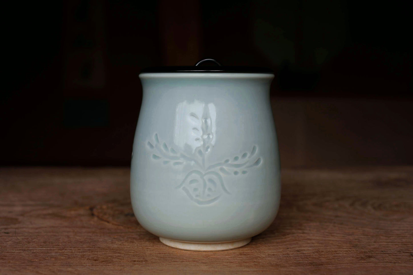 Japanese vintage Mizusashi jar with lacquered wood lid porcelain kiln craft For Tea ceremony "Celadon" with signed W6.7in/W17cm
