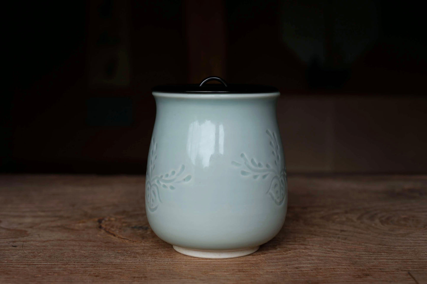Japanese vintage Mizusashi jar with lacquered wood lid porcelain kiln craft For Tea ceremony "Celadon" with signed W6.7in/W17cm