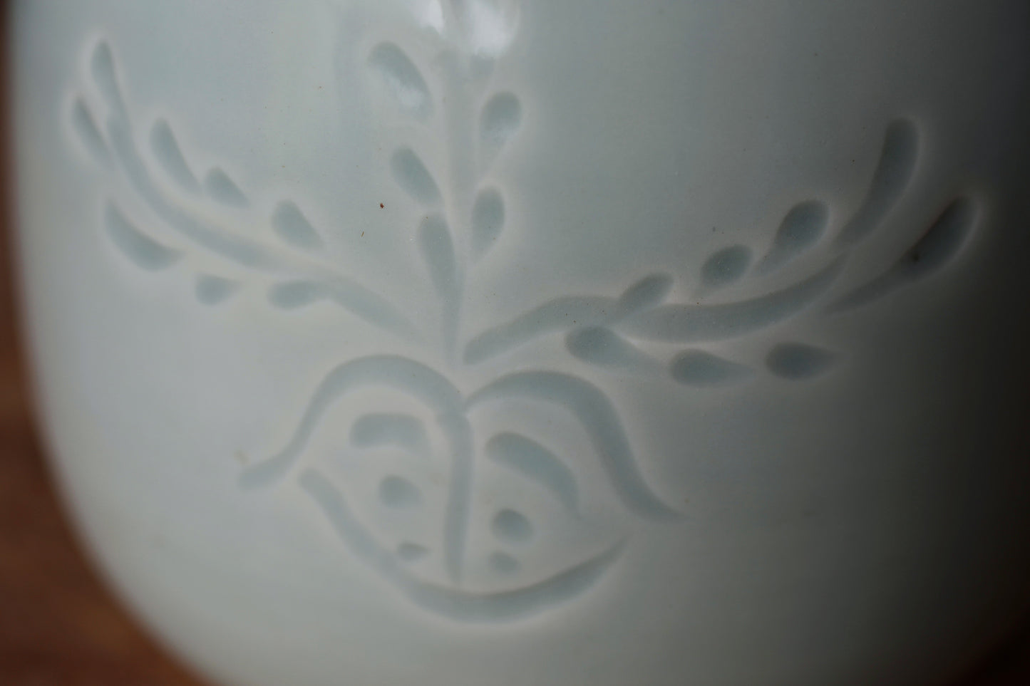 Japanese vintage Mizusashi jar with lacquered wood lid porcelain kiln craft For Tea ceremony "Celadon" with signed W6.7in/W17cm