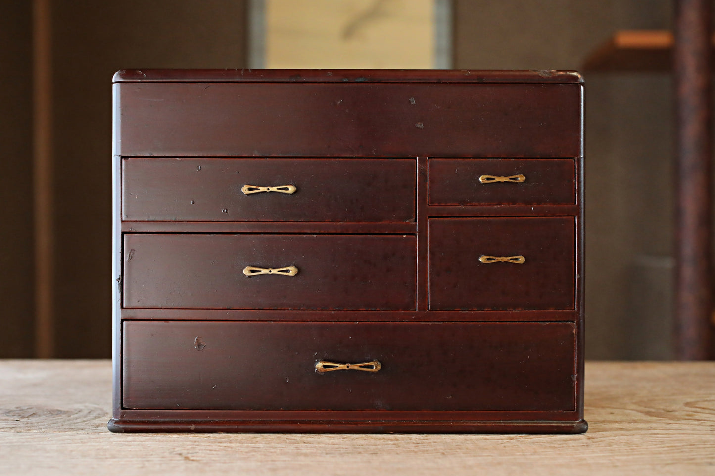 Japanese vintage 1960s furniture Small lacquer Chest of drawers "tansu" dark Reddish brown for sawing drawer H9.8×W12.8in /H25×32.6cm