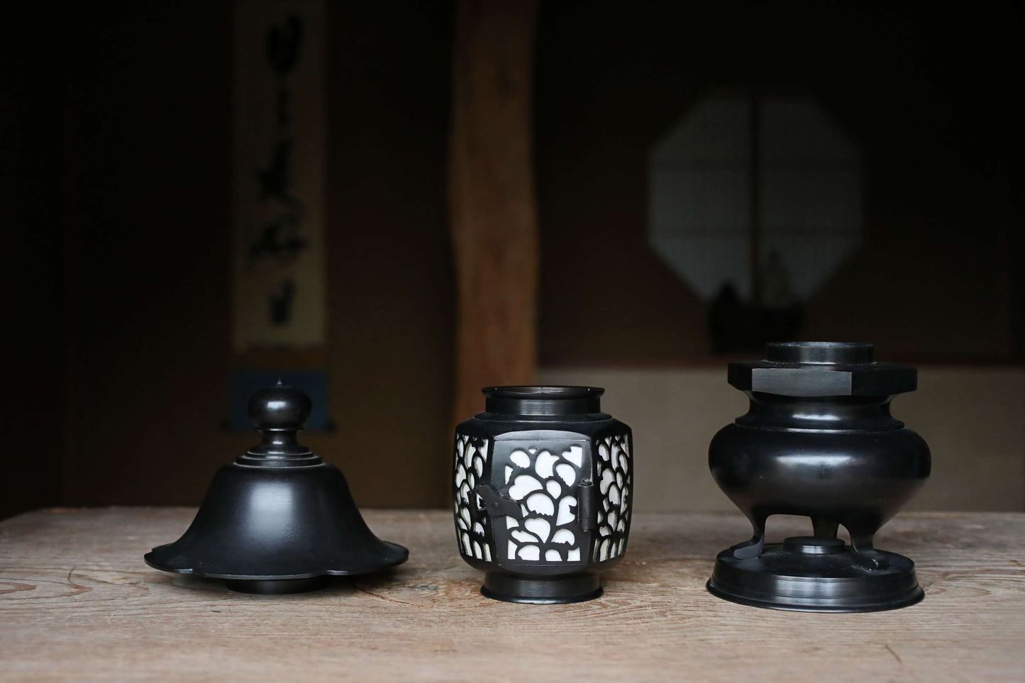 Japanese furniture vintage buddhist lantern made of bronze, metal hand craft openwork indirect lighting H15.4×W6.3in/H39×16cm