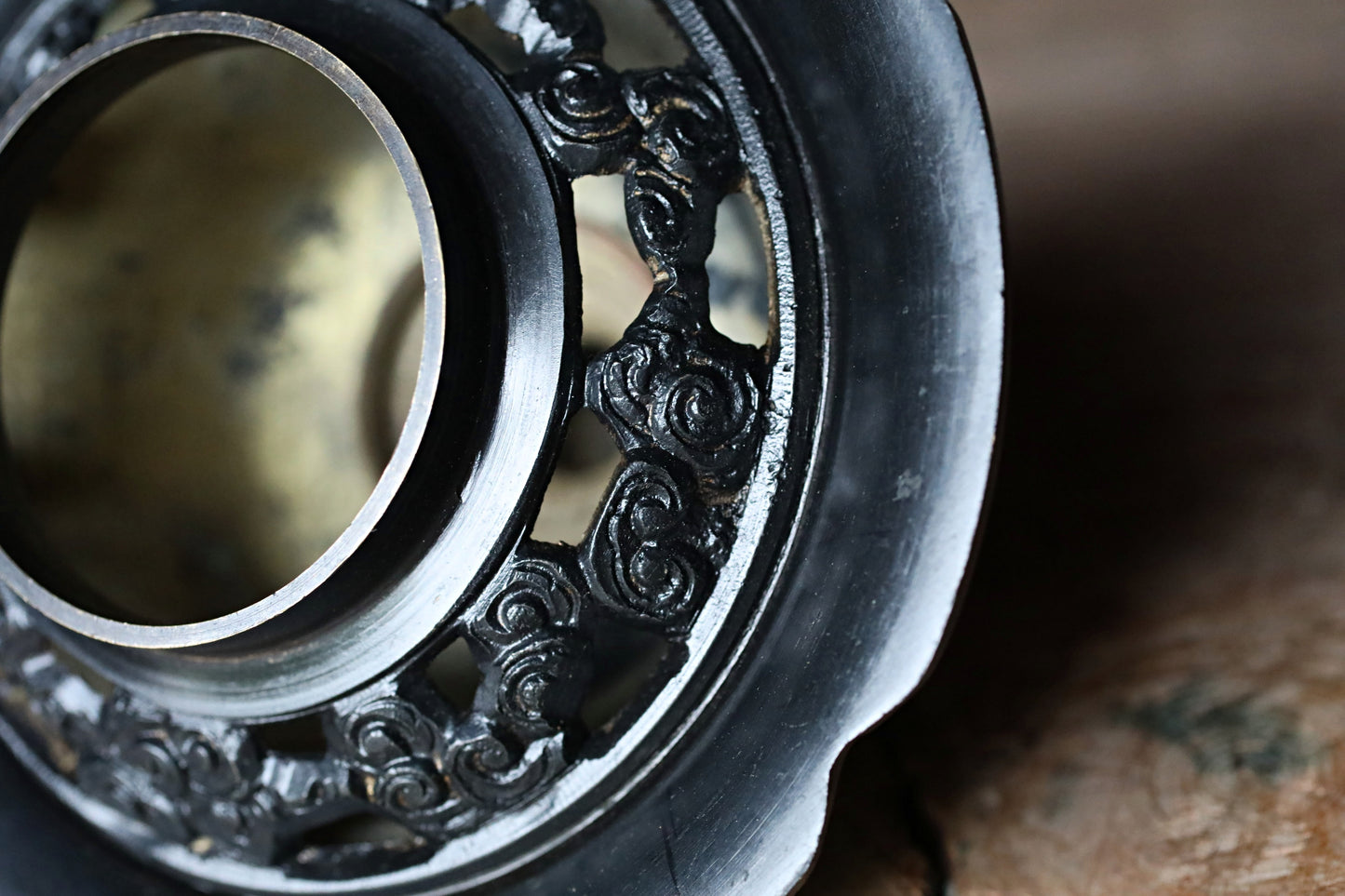 Japanese furniture vintage buddhist lantern made of bronze, metal hand craft openwork indirect lighting H15.4×W6.3in/H39×16cm