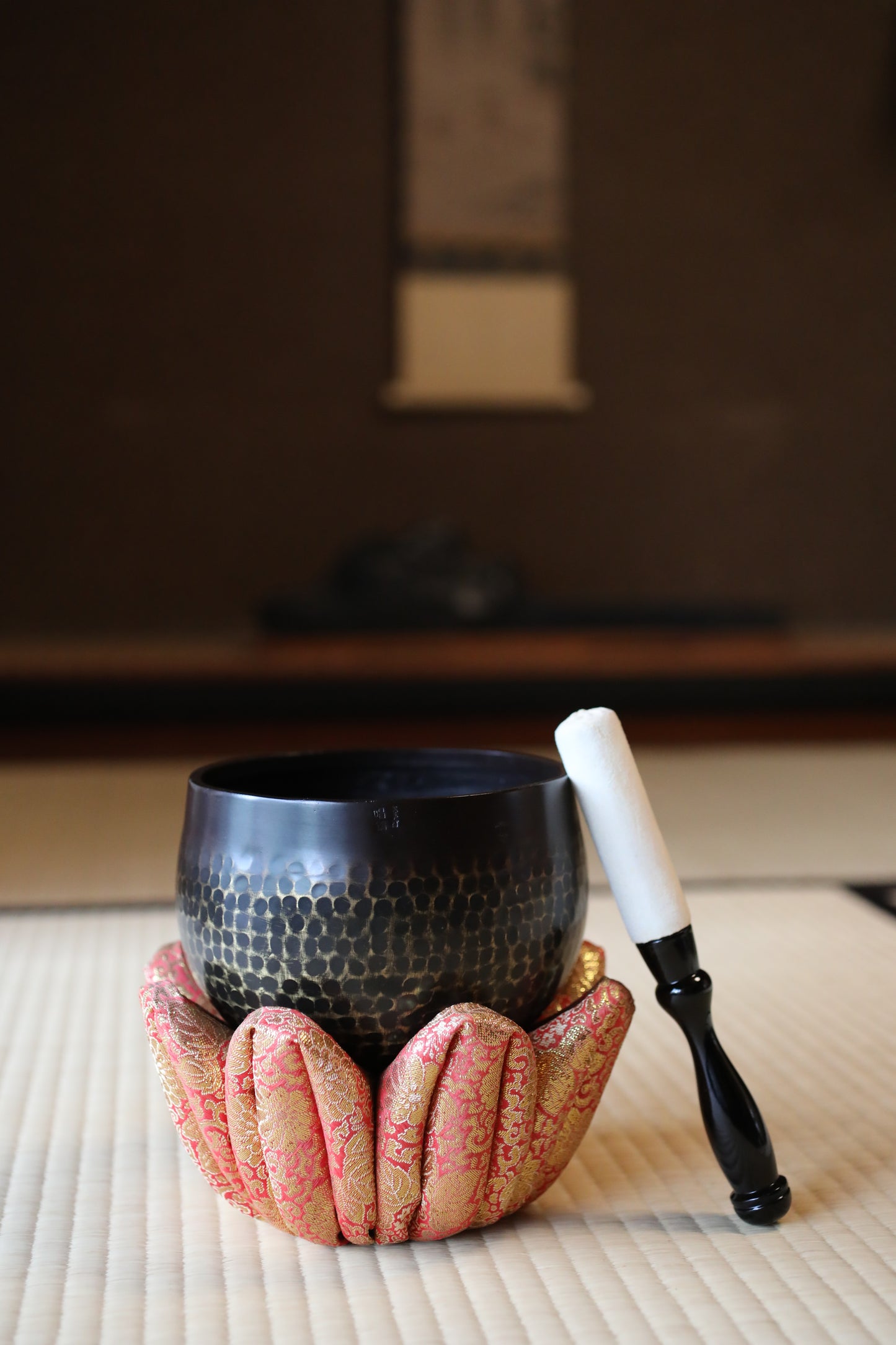 FINE! Japanese vintage Bronze buddhist chanting bell with sign 唱錀 , Singing Bowl, ORIN Buddhist temple with silk cushion stick 6.3in/16cm