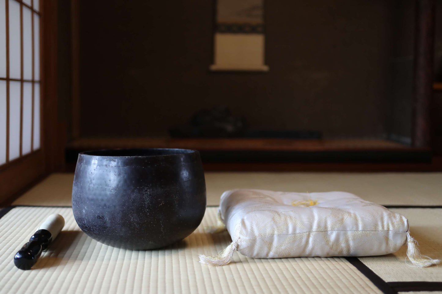 LARGE! FINE! Japanese vintage Bronze buddhist chanting bell, Singing Bowl, ORIN Buddhist temple with cushions Crane stick W11.8in/W30cm