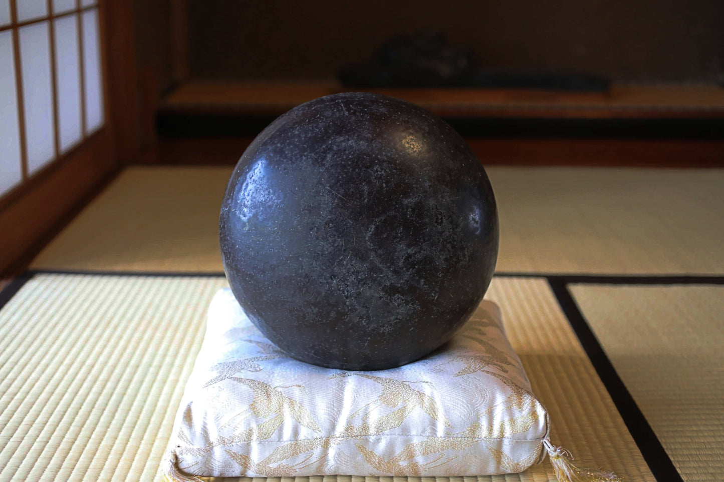 LARGE! FINE! Japanese vintage Bronze buddhist chanting bell, Singing Bowl, ORIN Buddhist temple with cushions Crane stick W11.8in/W30cm