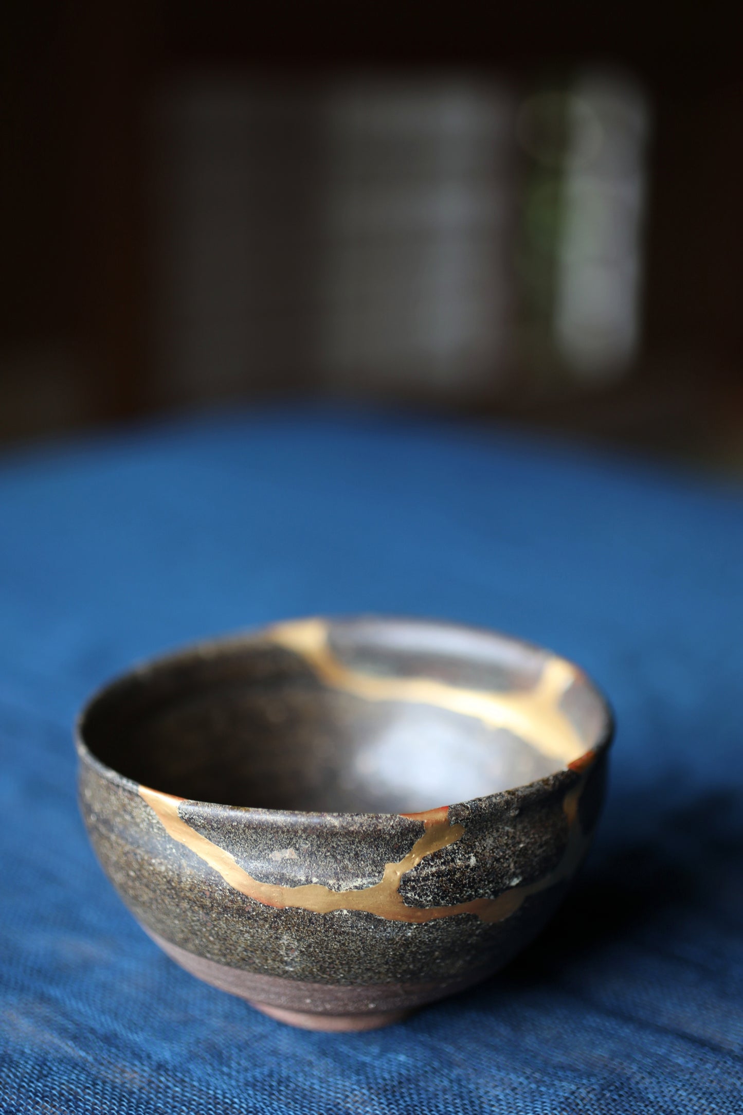 Japanese antique Karatsu Matcha tea bowl, Bold Gold Kintsugi, 17th century (W4.3in/W11cm)