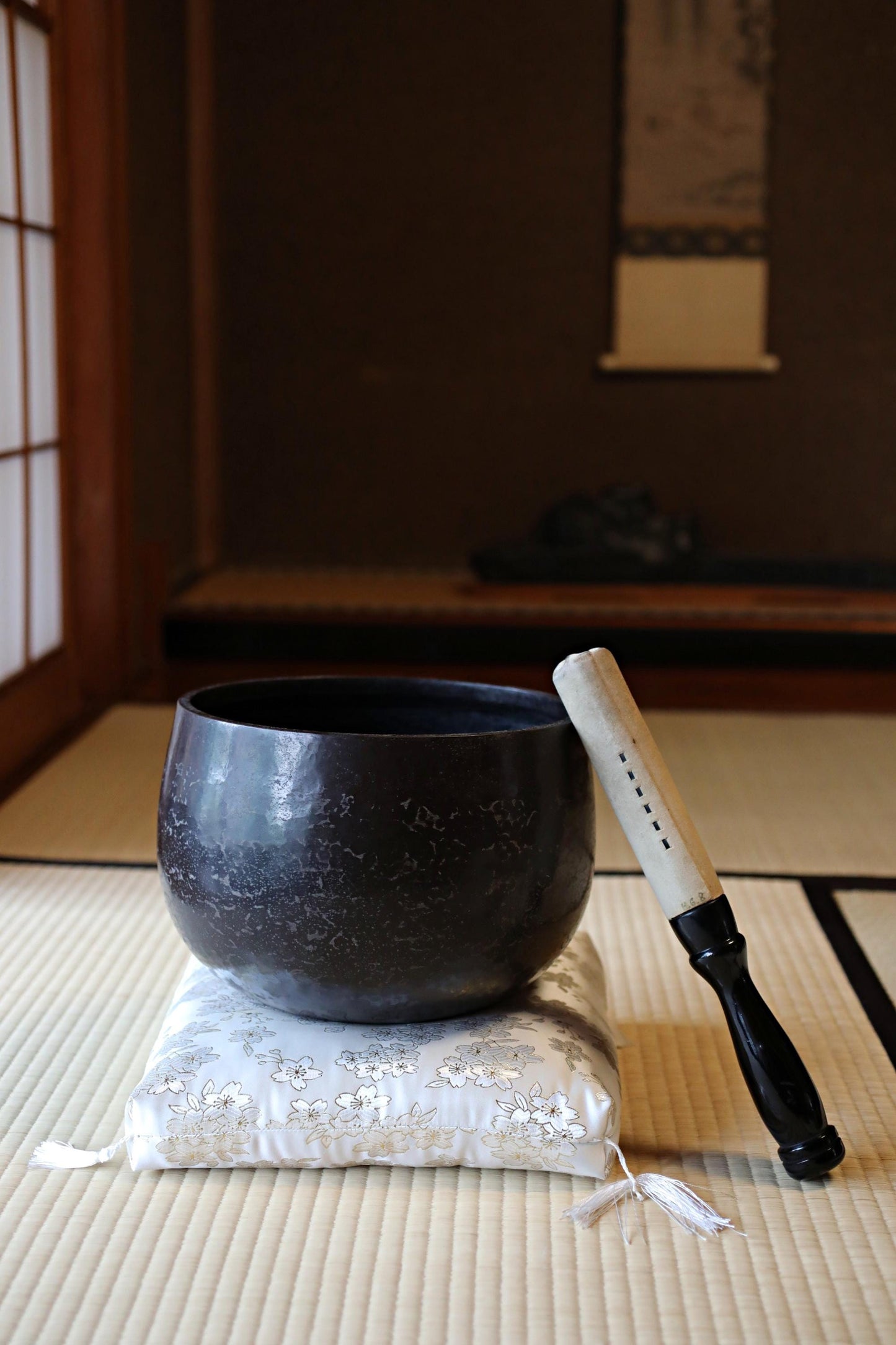 Large Singing Bowl – Japanese Bronze Bell With Sakura Silk Cushion & Leather Striker