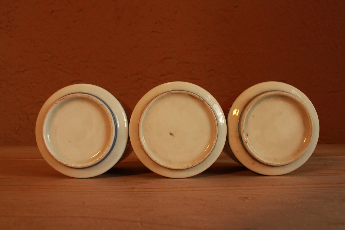 Japanese antique porcelain Beautiful vessel Kutani set of three sake cups, arabesque pattern, H2.5in Edo era