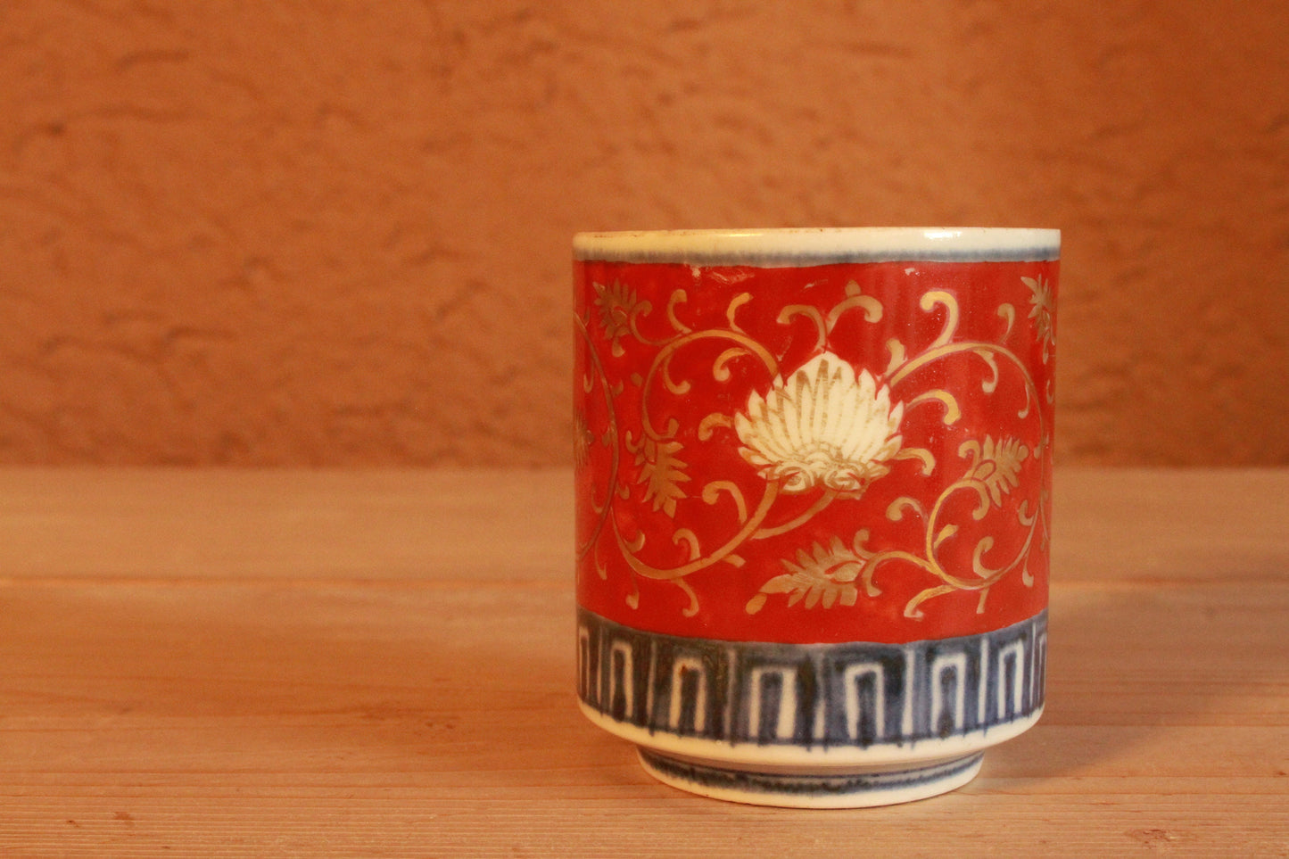 Japanese antique porcelain Beautiful vessel Kutani set of three sake cups, arabesque pattern, H2.5in Edo era