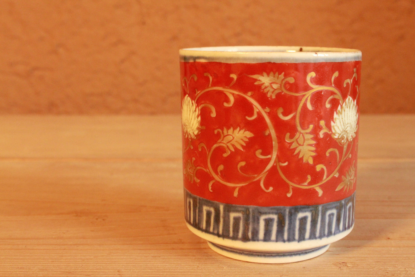 Japanese antique porcelain Beautiful vessel Kutani set of three sake cups, arabesque pattern, H2.5in Edo era