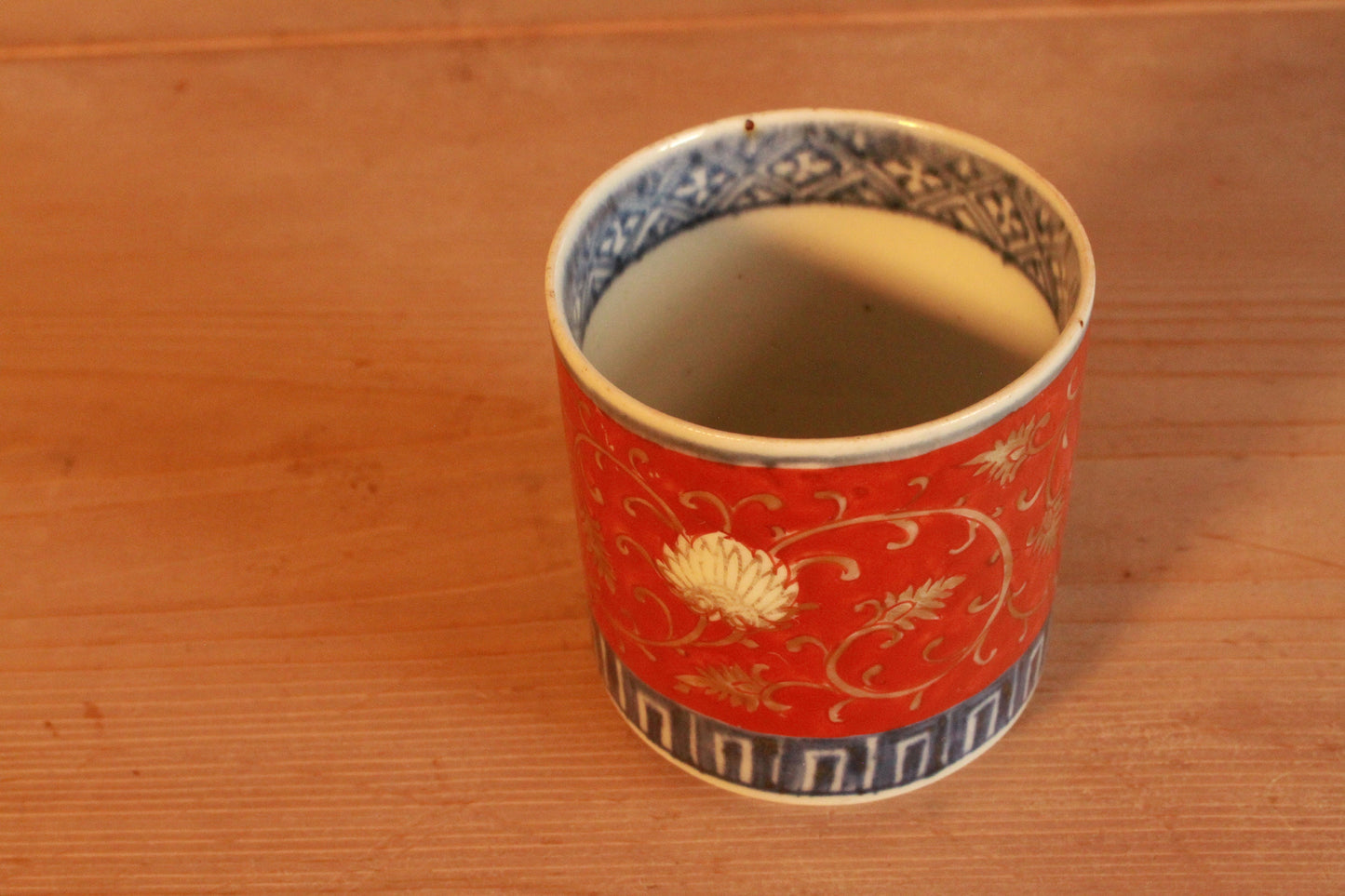 Japanese antique porcelain Beautiful vessel Kutani set of three sake cups, arabesque pattern, H2.5in Edo era