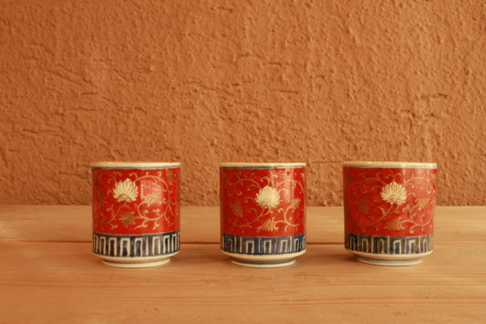 Japanese antique porcelain Beautiful vessel Kutani set of three sake cups, arabesque pattern, H2.5in Edo era