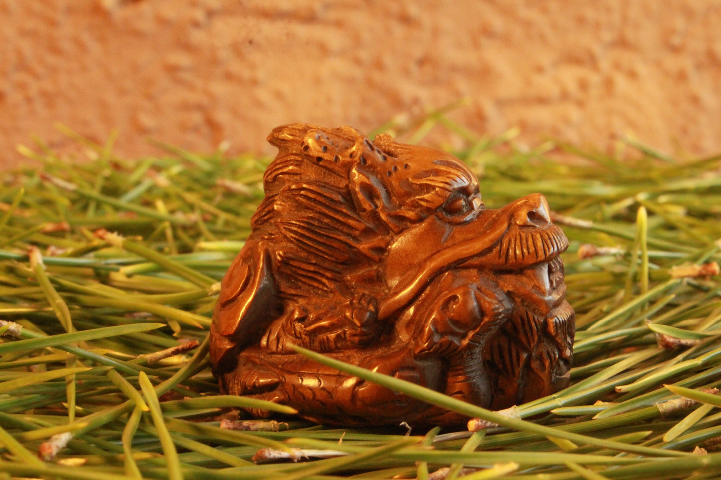 Boxwood curled dragon hand carved "netsuke" Japanese Antique ojime bead inro kimono accessories H1.4in × 1.8in×1.3in