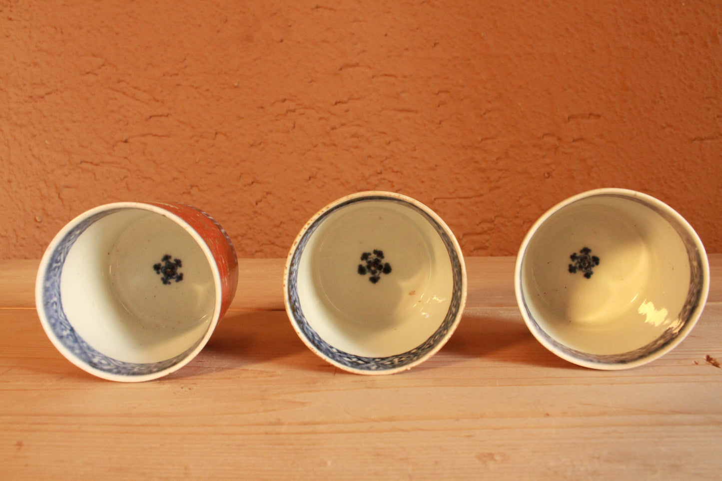 Japanese antique porcelain Beautiful vessel Kutani set of three sake cups, arabesque pattern, H2.5in Edo era