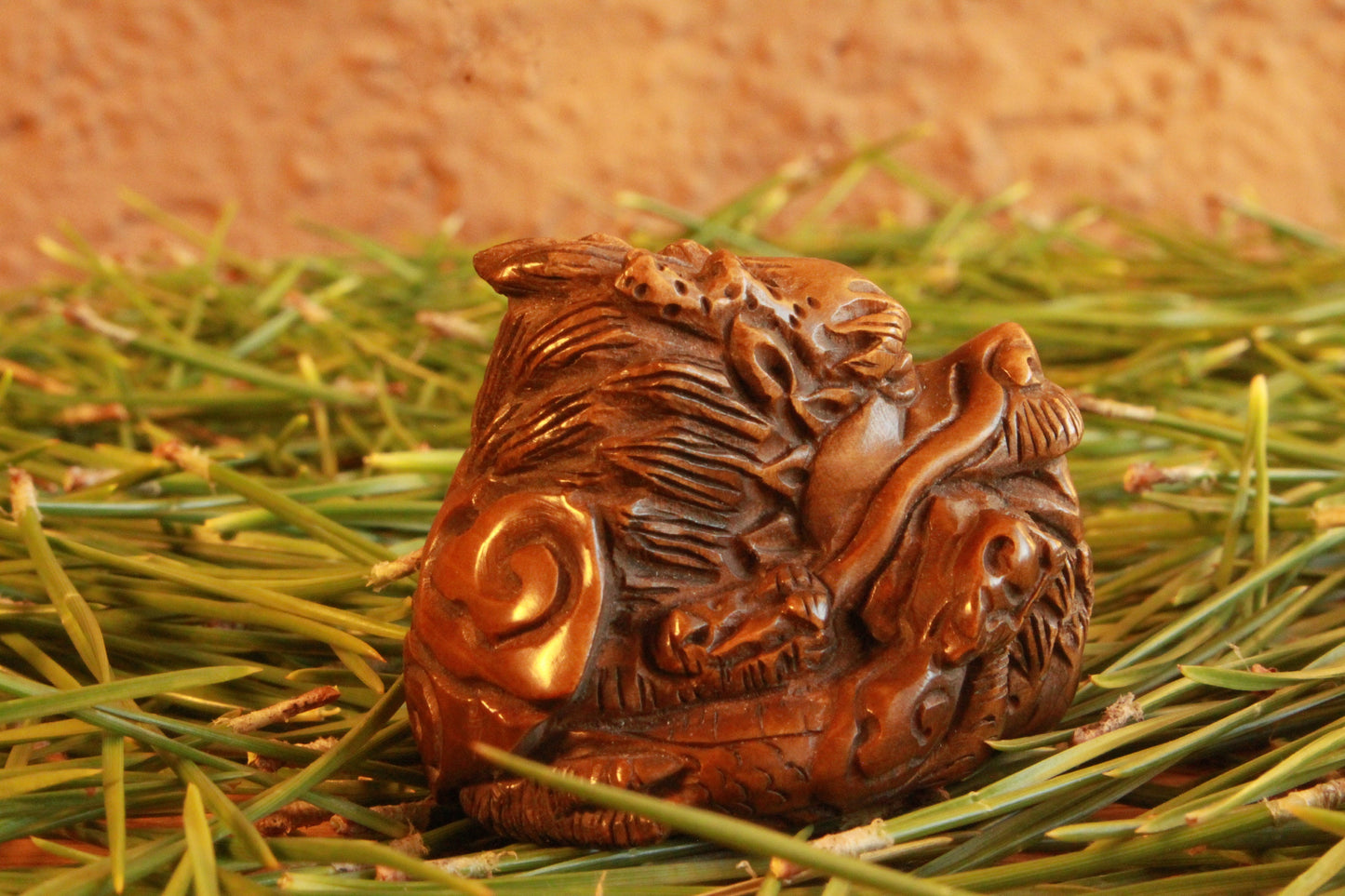 Boxwood curled dragon hand carved "netsuke" Japanese Antique ojime bead inro kimono accessories H1.4in × 1.8in×1.3in