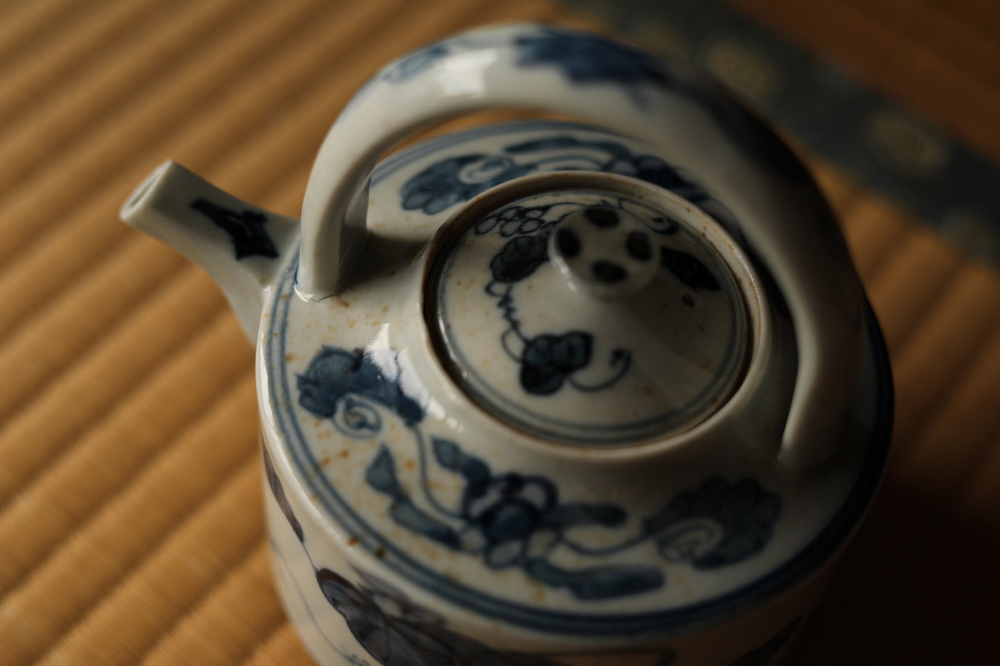 Fine Japanese antique porcelain sake pot old IMARI SOMETSUKE vintage tea pot tableware blue white H5.3×5.5×4.1in