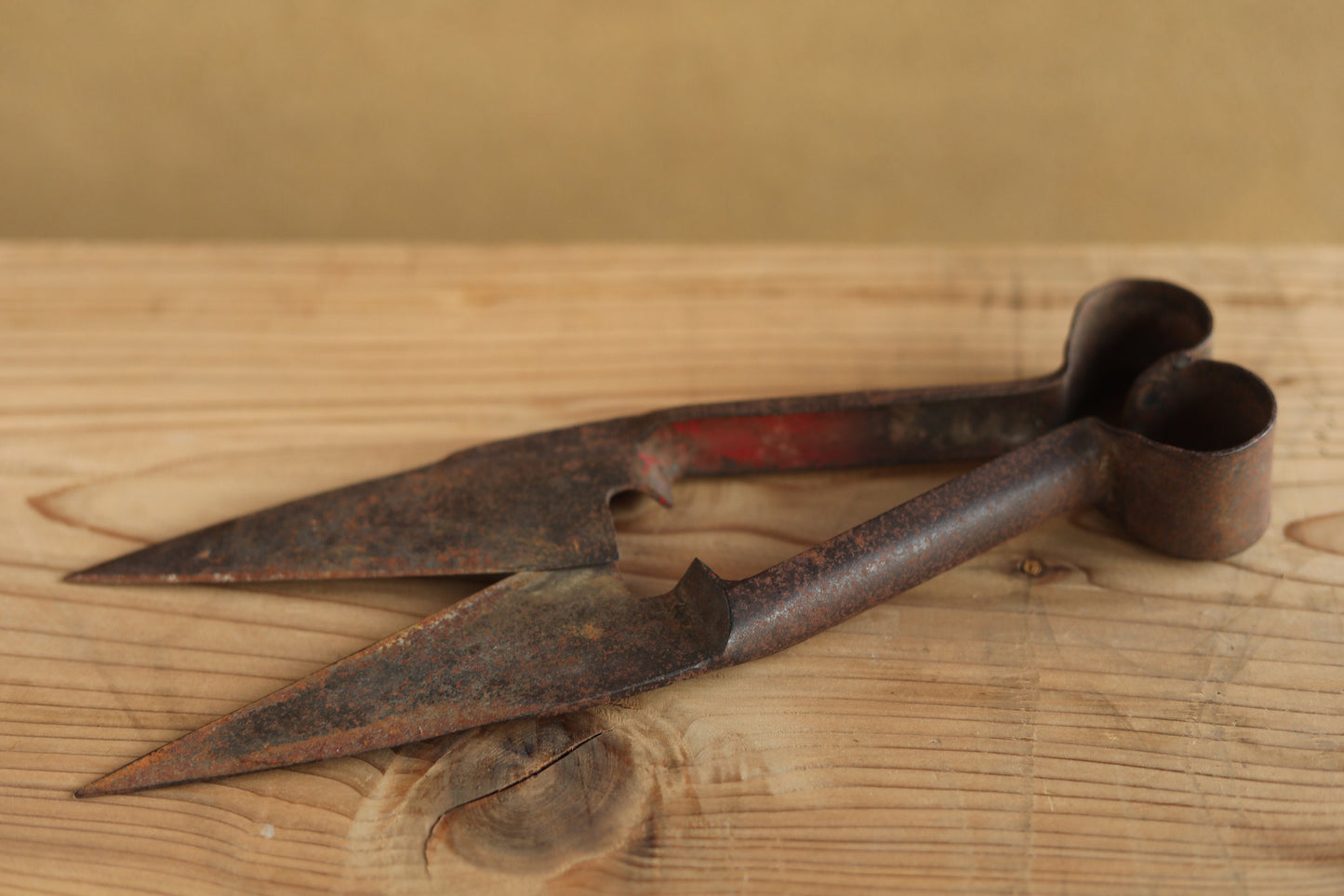 Japanese vintage pair of big scissors for wool shaving, Hokkaido new land pioneers tool in the beginning of 20th with Kanji, H11.8in