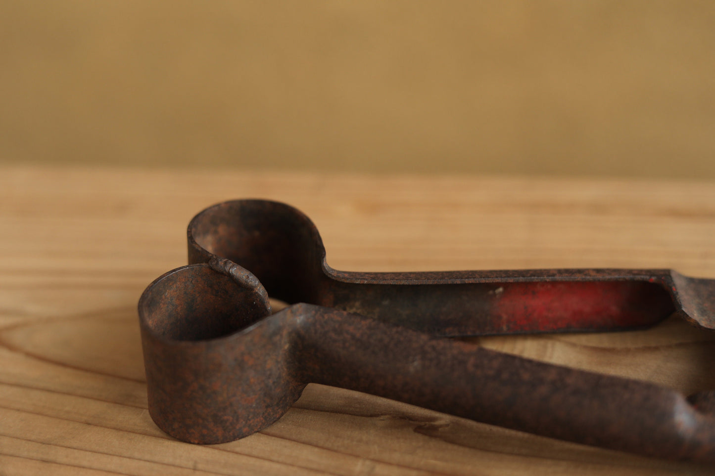Japanese vintage pair of big scissors for wool shaving, Hokkaido new land pioneers tool in the beginning of 20th with Kanji, H11.8in