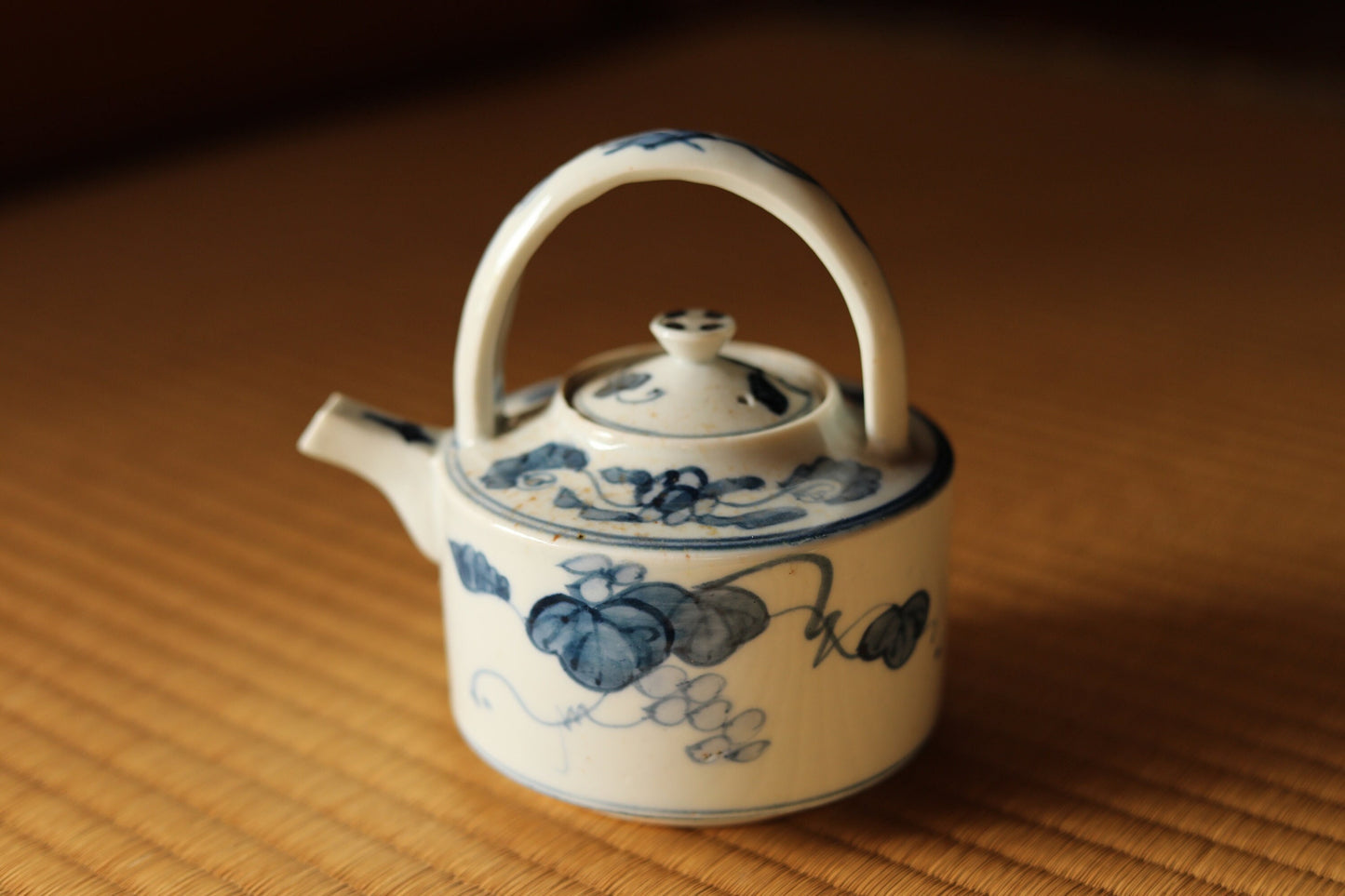 Fine Japanese antique porcelain sake pot old IMARI SOMETSUKE vintage tea pot tableware blue white H5.3×5.5×4.1in