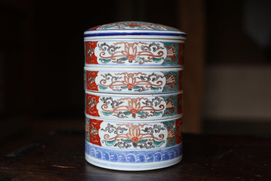 Japanese Antique container KOIMARI Porcelain Jūbako red flower decoration Stacking ceramic Bento Box Meiji 1910s H8.3in/21cm four-tiered