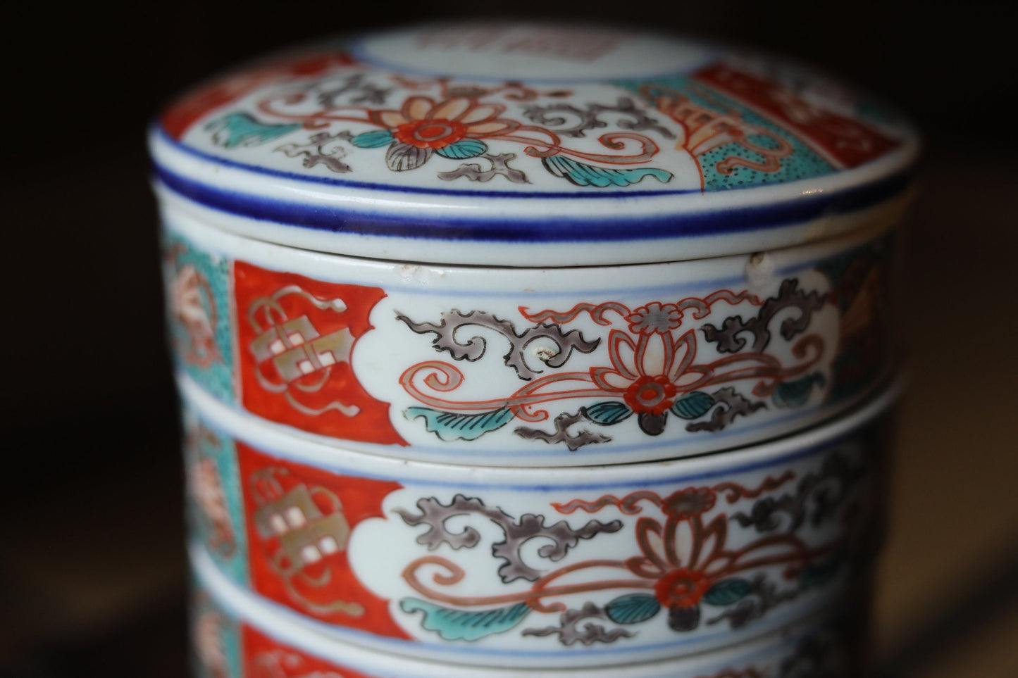 Japanese Antique container KOIMARI Porcelain Jūbako red flower decoration Stacking ceramic Bento Box Meiji 1910s H8.3in/21cm four-tiered