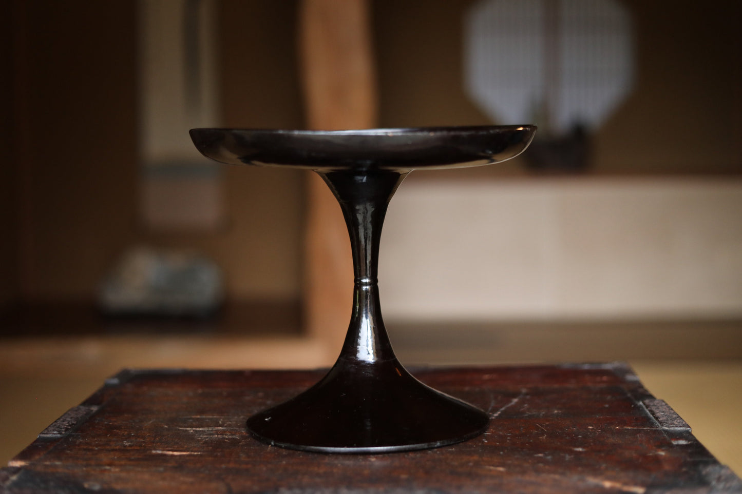 Japanese vintage Furniture wooden black lacquer round fruit cake stand pedestal, URUSHI craft Japanese tableware 1920s H9.1×10in/H23×15.5cm