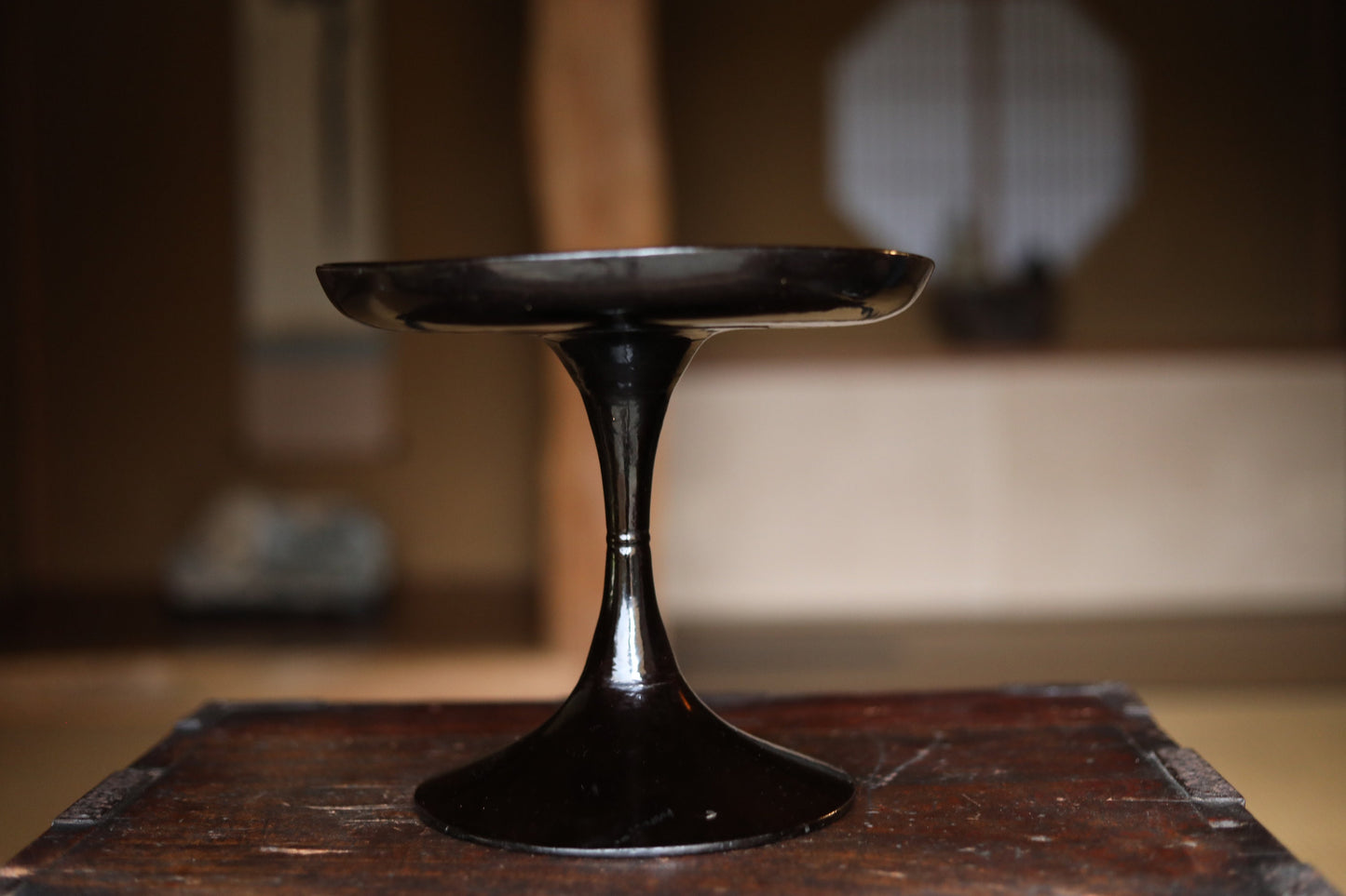 Japanese vintage Furniture wooden black lacquer round fruit cake stand pedestal, URUSHI craft Japanese tableware 1920s H9.1×10in/H23×15.5cm
