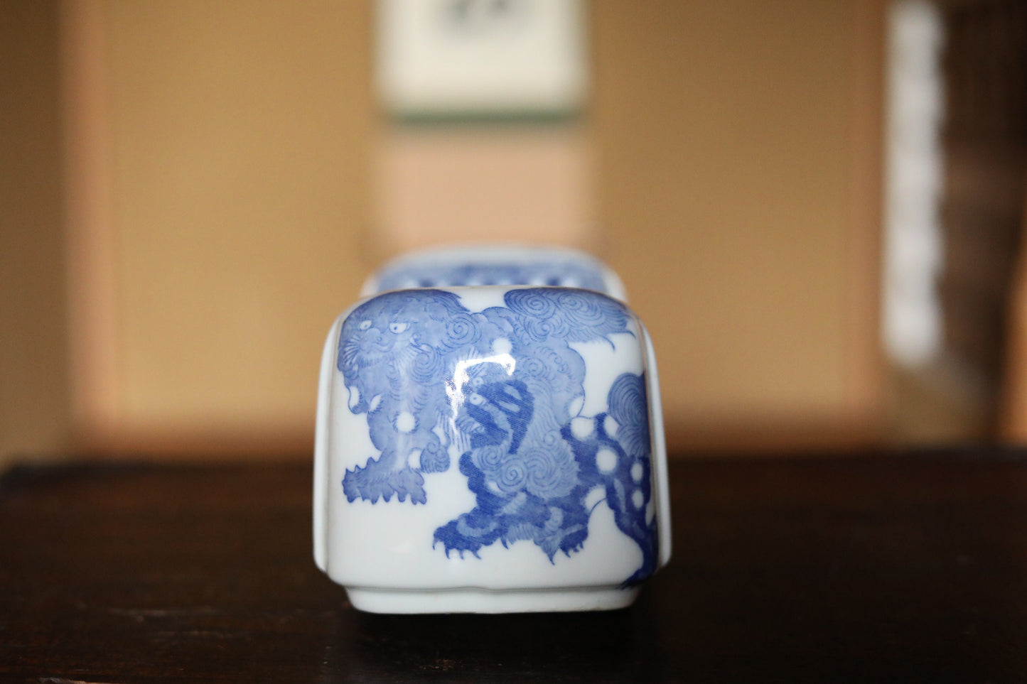 Japanese old IMARI porcelain outdoor pillow INBAN old printed blue&white lion's design Japanese antique 1920s H4.1×8.3in/H10.5×21cm