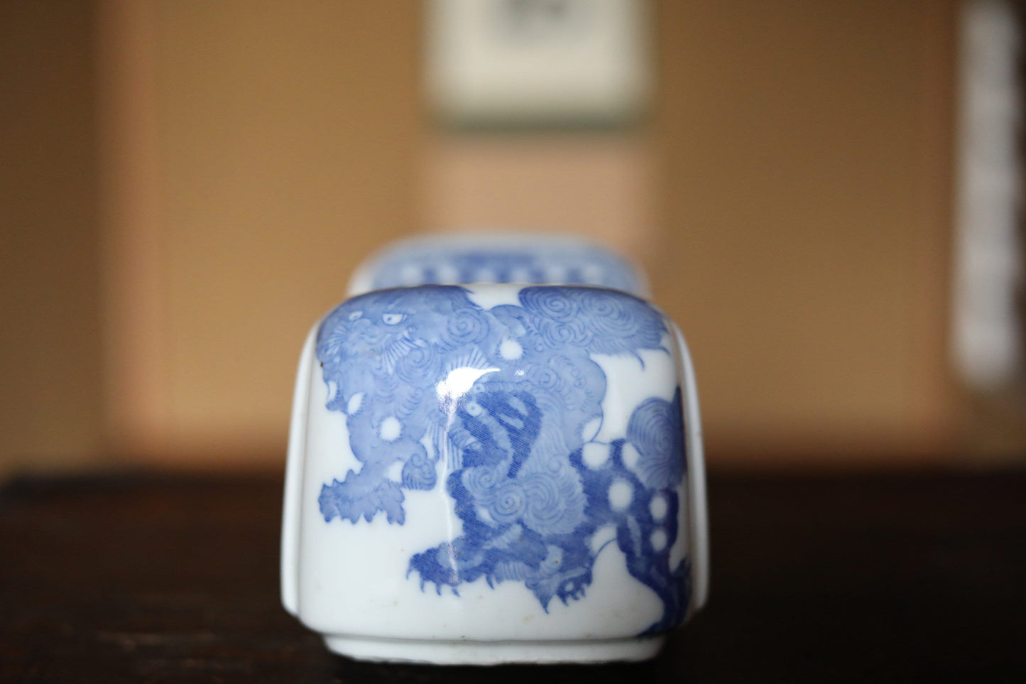 Japanese old IMARI porcelain outdoor pillow INBAN old printed blue&white lion's design Japanese antique 1920s H4.1×8.3in/H10.5×21cm