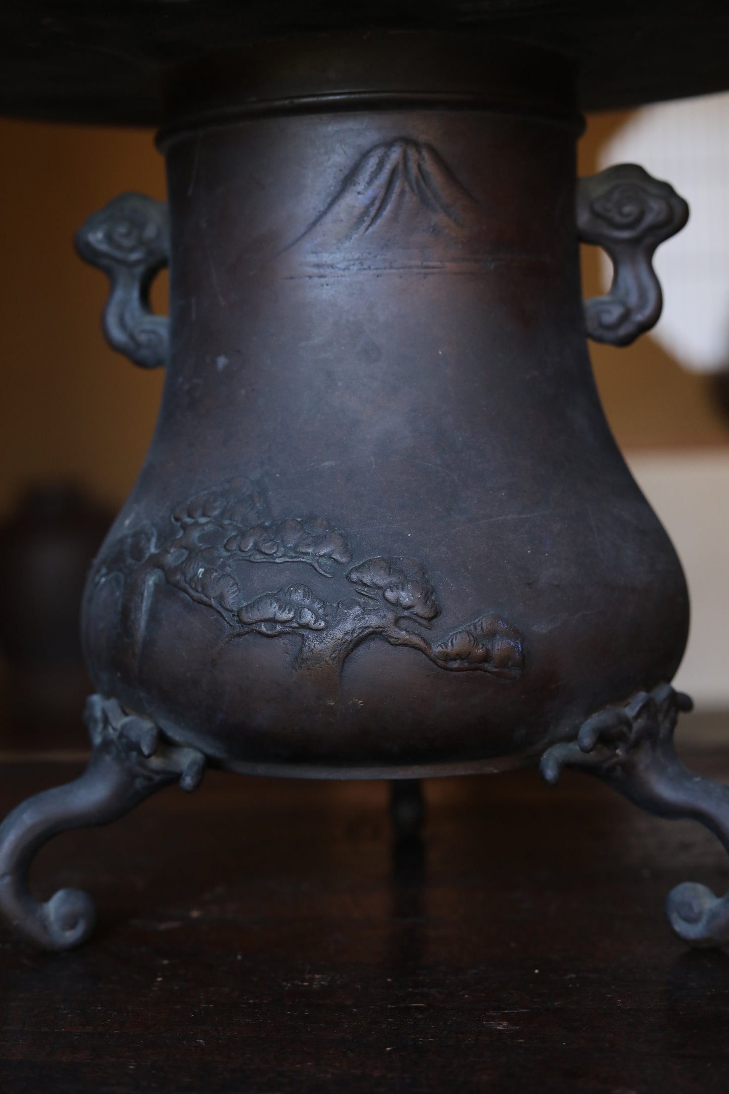 Japanese antique bronze flower vase USUBATA with legs, bird waves Mt Fuji design traditional temple style IKEBANA 1920s H9.1in/H23cm
