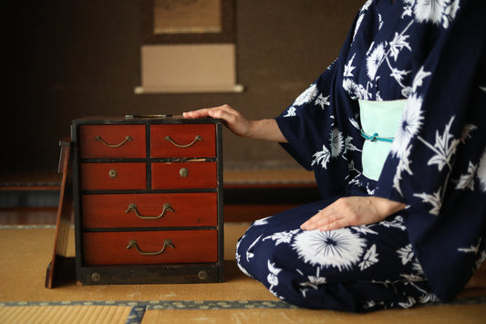 Japanese furniture Antique hanging Box Chest of 6 Drawers Tansu metal clasp cedar Handmade Storage H14.4×W12.8×D9.1in/H36.5×32.5×23cm