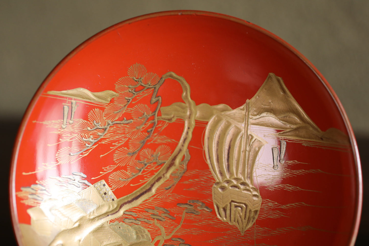 Japanese antique Pair of Red Gold lacquer MAKIE wooden sake cups with Mt.FUJI celebration design craft "sakazuki" for Gift 4.3in/10.8cm