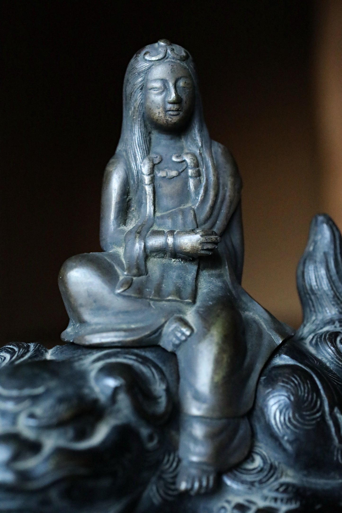 FINE! Japanese antique 1700s Bronze statue censer Koro Bodhisattva maiden shishi lion with wooden box, Incense burner H4.3in/H5.5cm